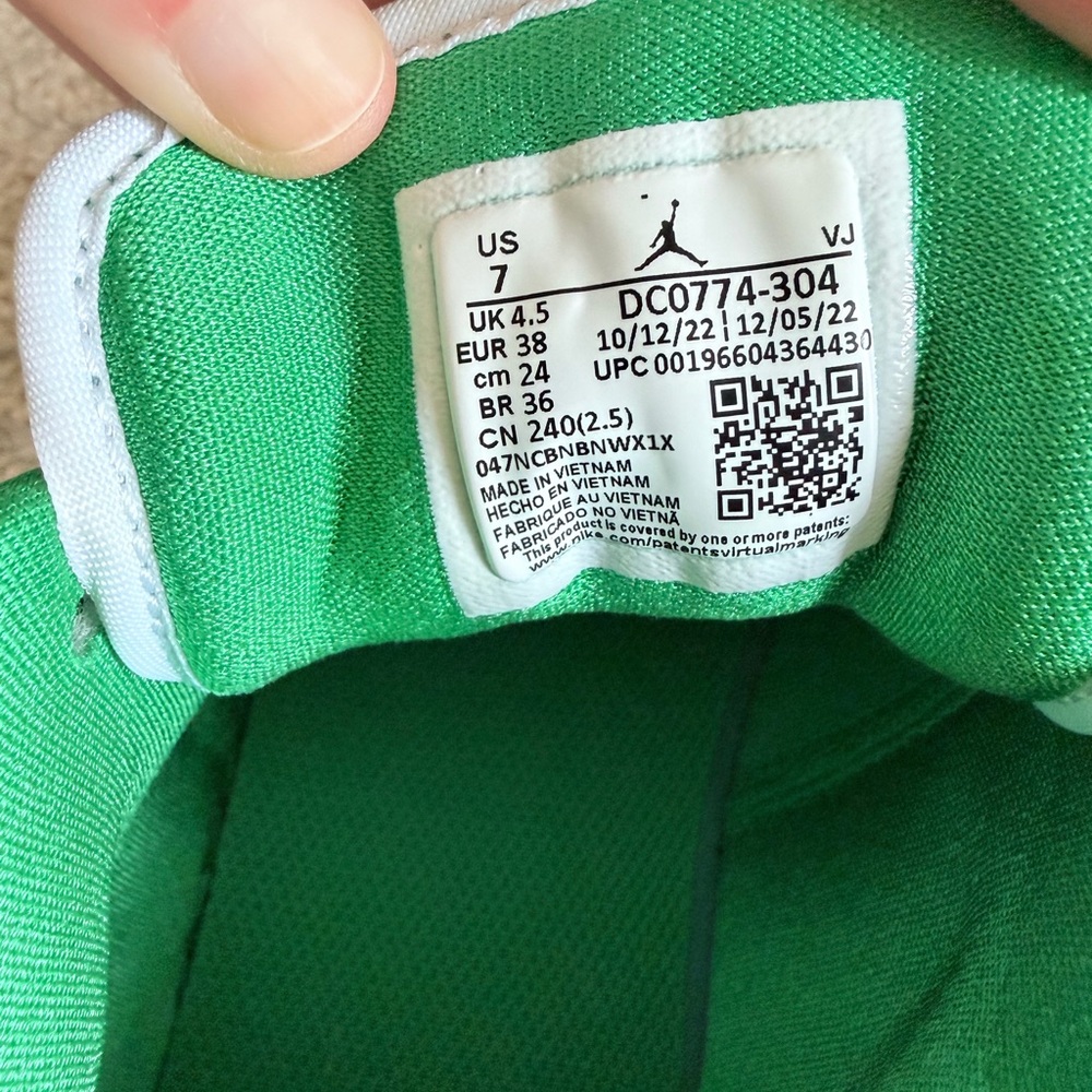 Air Jordan 1 Low - Green and White - Picture 3 of 5